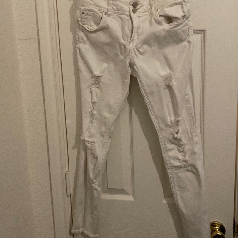 White ripped refuge jeans.